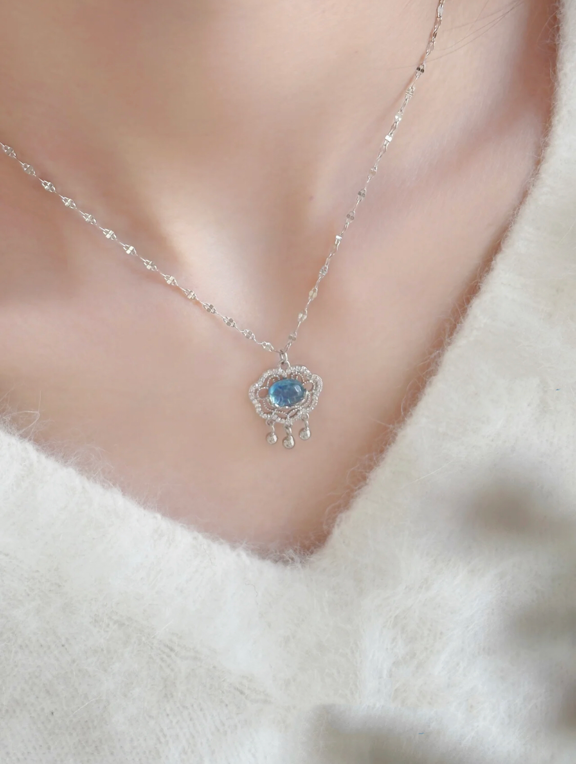 SILVER LOCK NECKLACE
