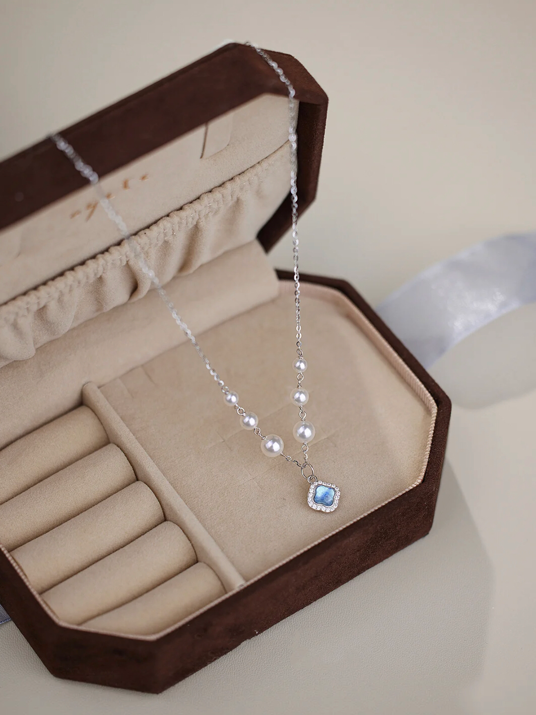 COLLIER ÉLÉGANT À VAGUE