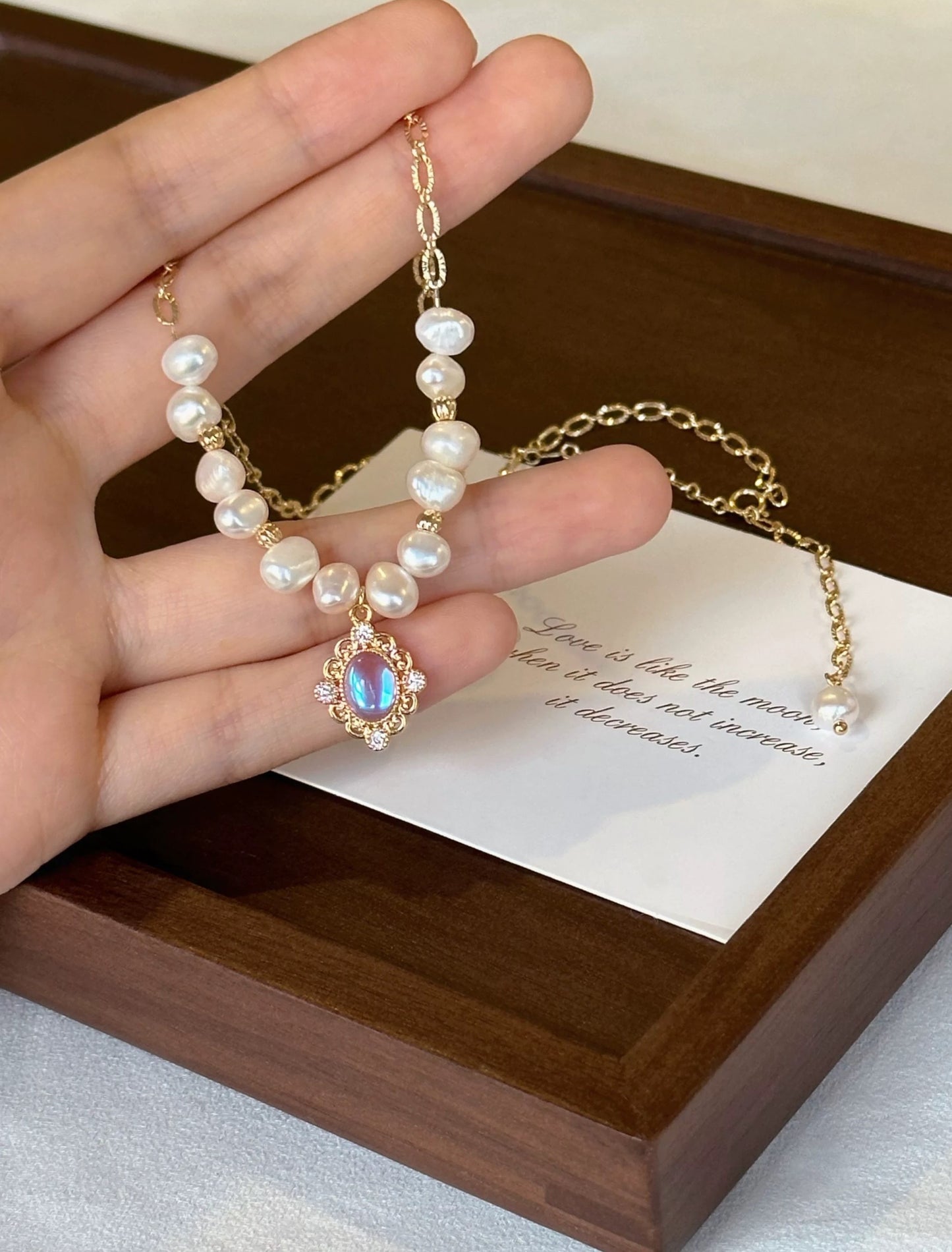 COLLIER LUMIÈRE INTÉRIEURE