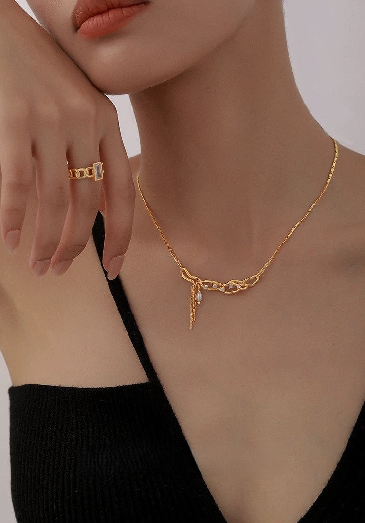 Noir Radiance Necklace