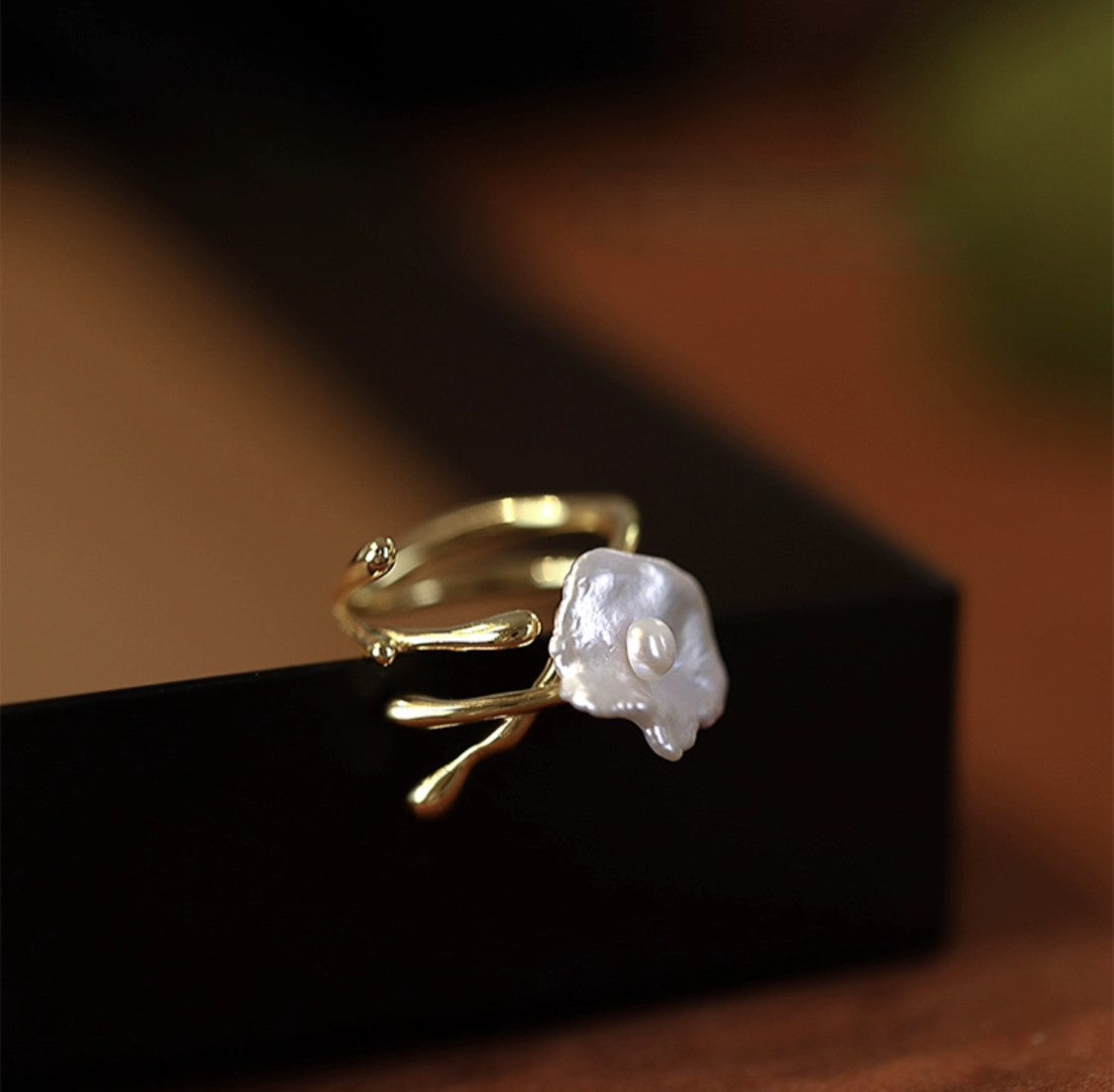 BAGUE ÉCLATANTE DE PERLES MAGNIFIQUES