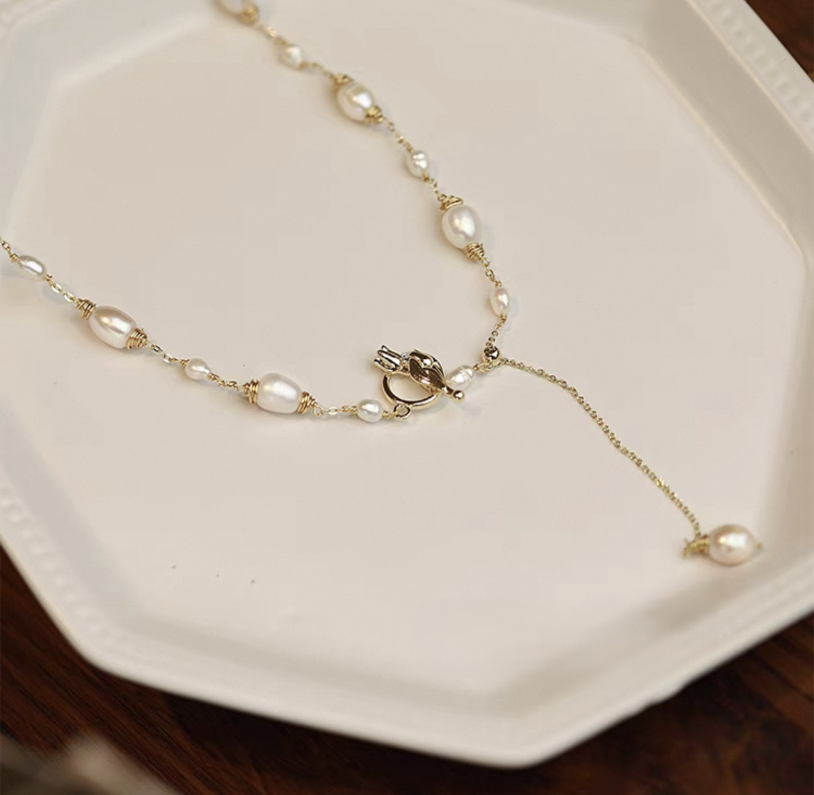 Tulip Glow Pearl Necklace