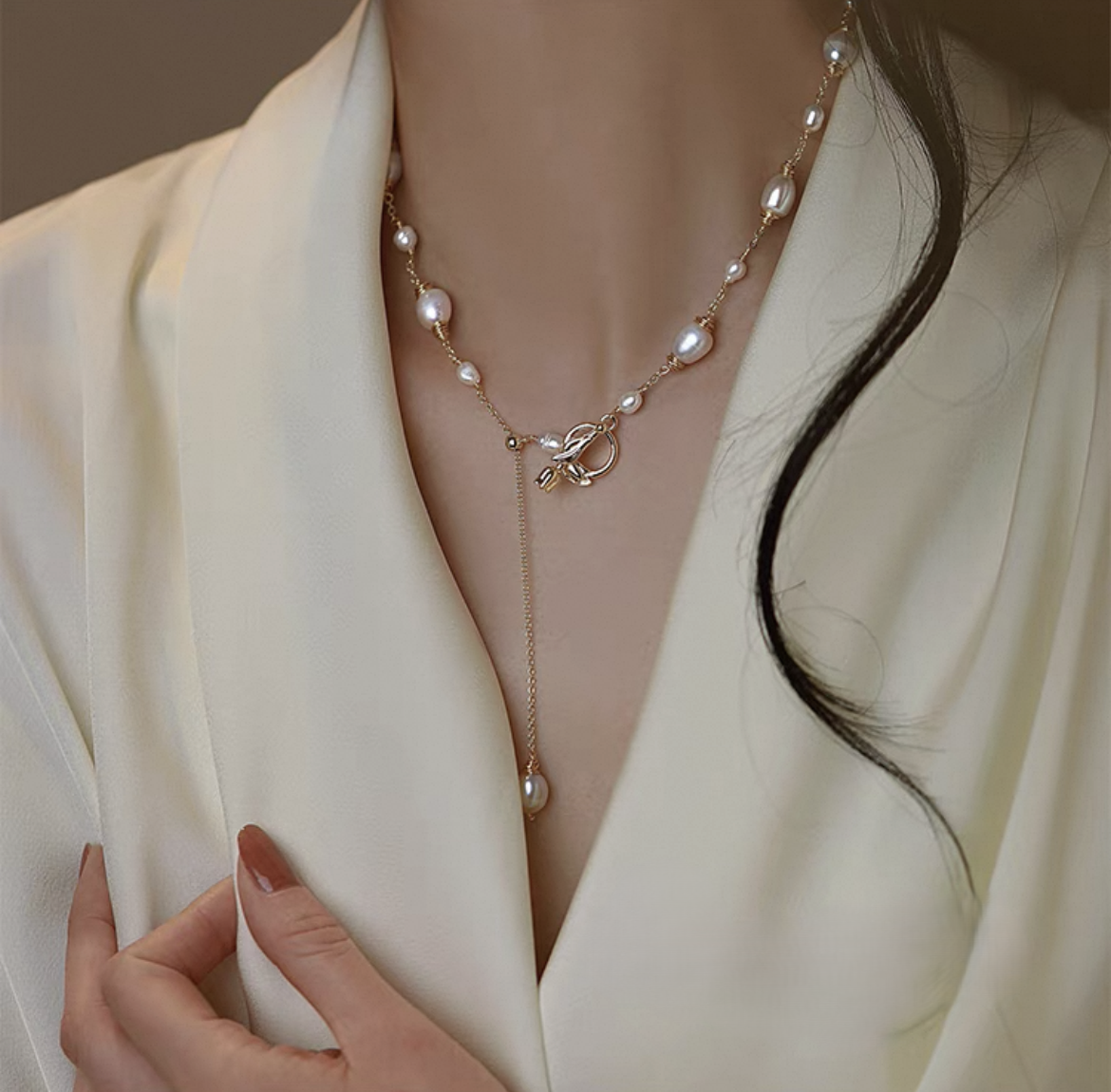 Tulip Glow Pearl Necklace