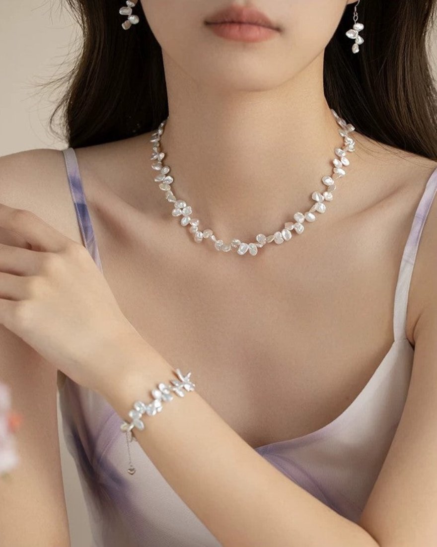 COLLIER DE FLEURS DÉLICATES