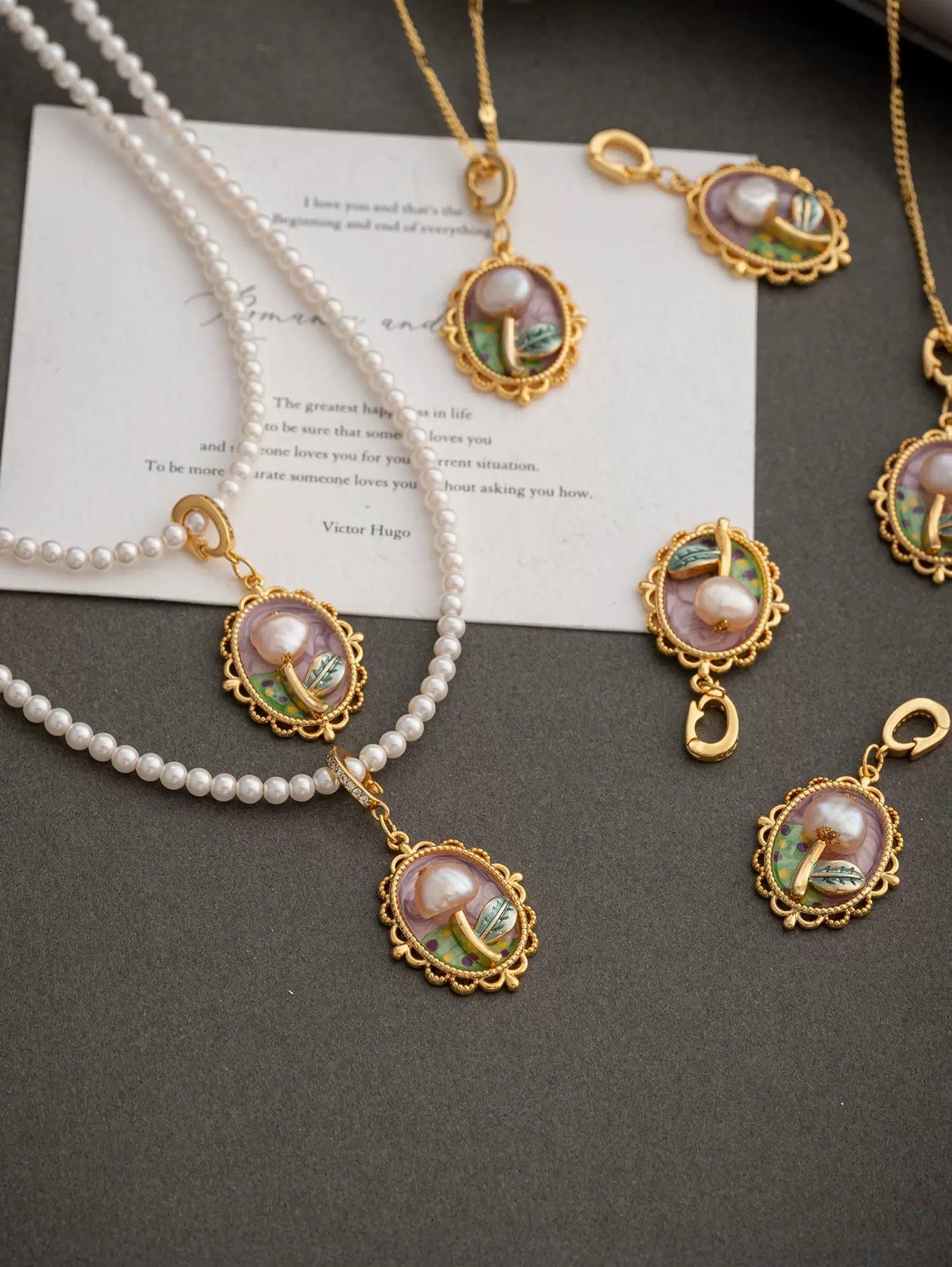 GLISTENING REVERIE NECKLACE