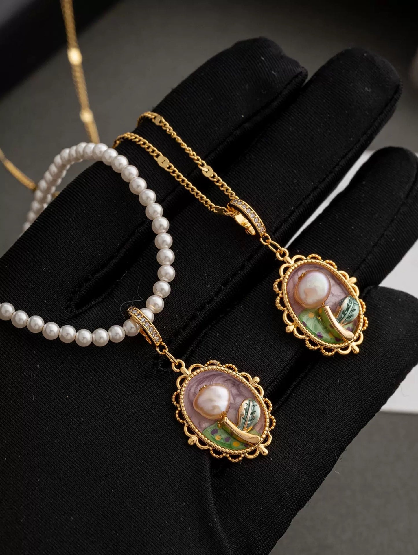 GLISTENING REVERIE NECKLACE