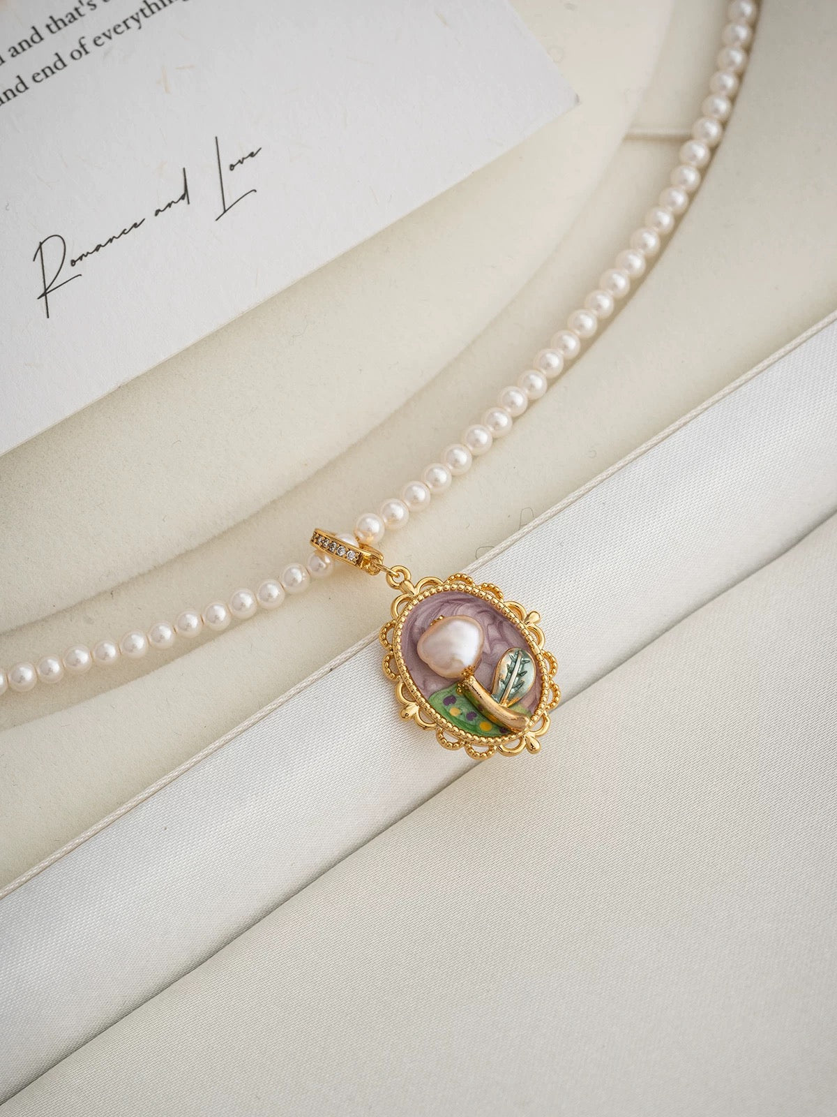 GLISTENING REVERIE NECKLACE