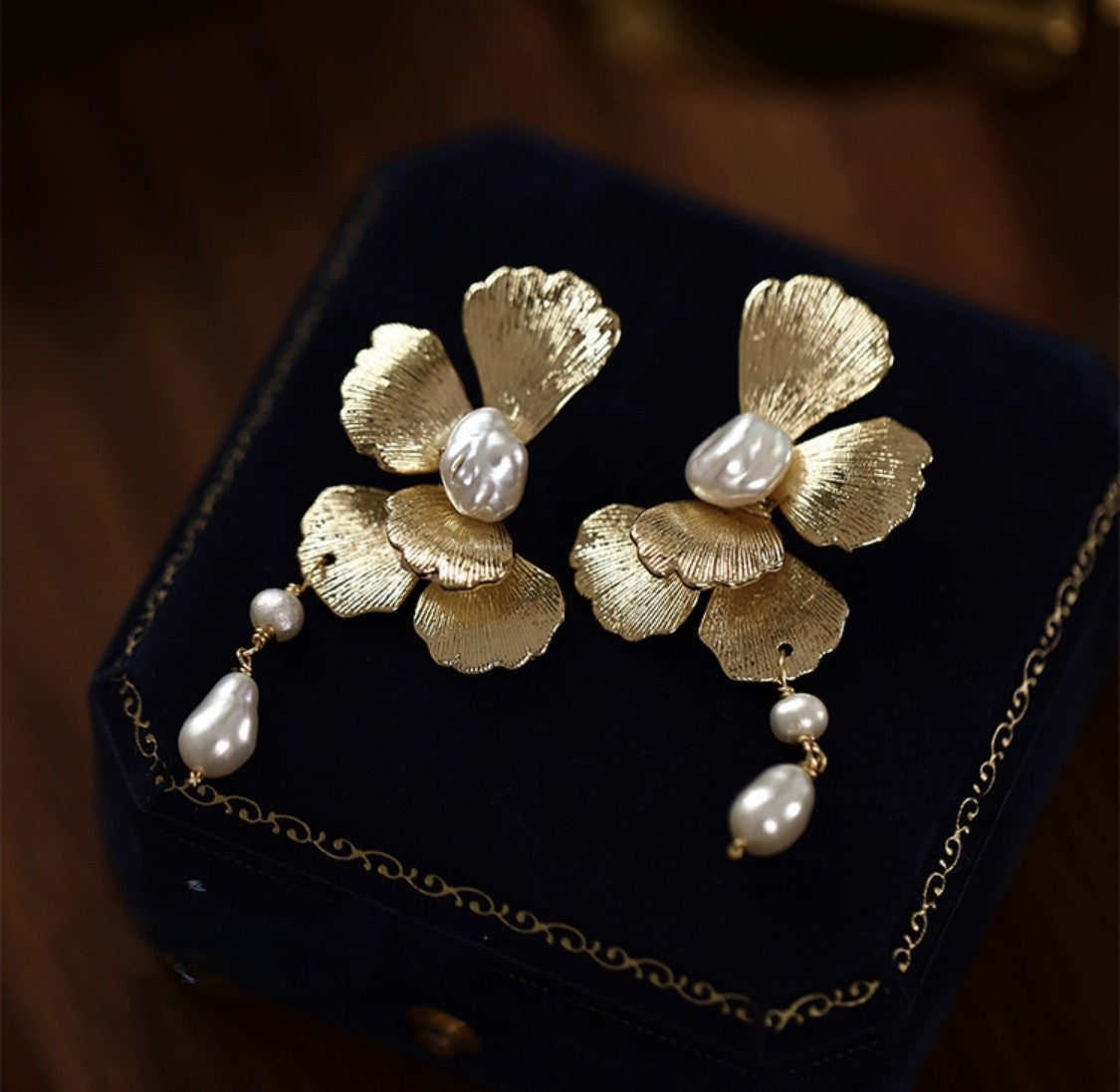 BOUCLE D'OREILLE EN OR FLEURISSANTE