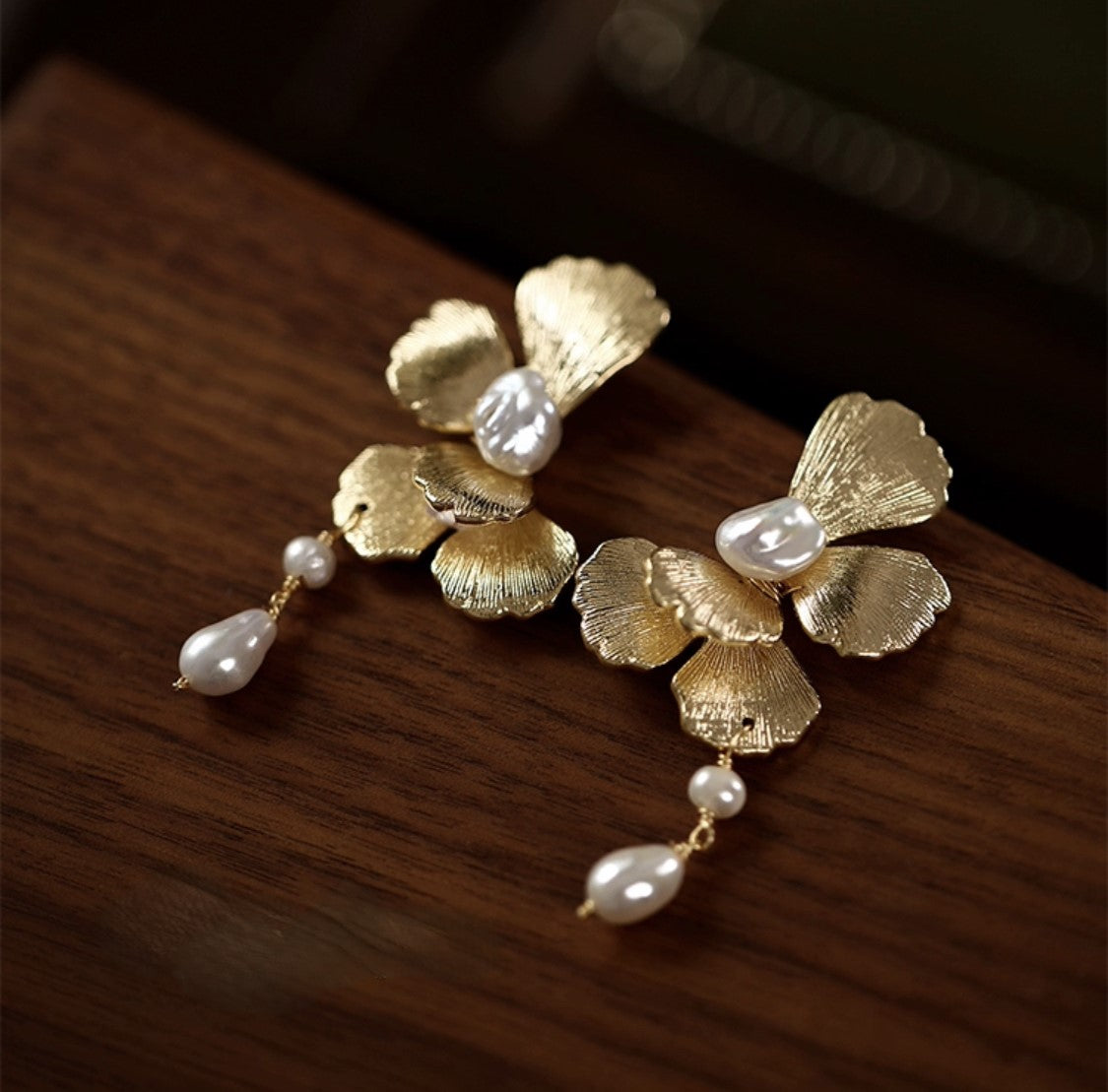 BOUCLE D'OREILLE EN OR FLEURISSANTE