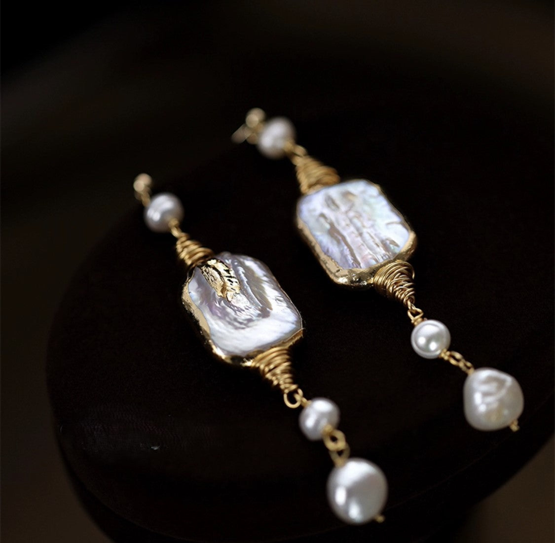 BOUCLE D'OREILLE ENCHANTÉE DE PERLES