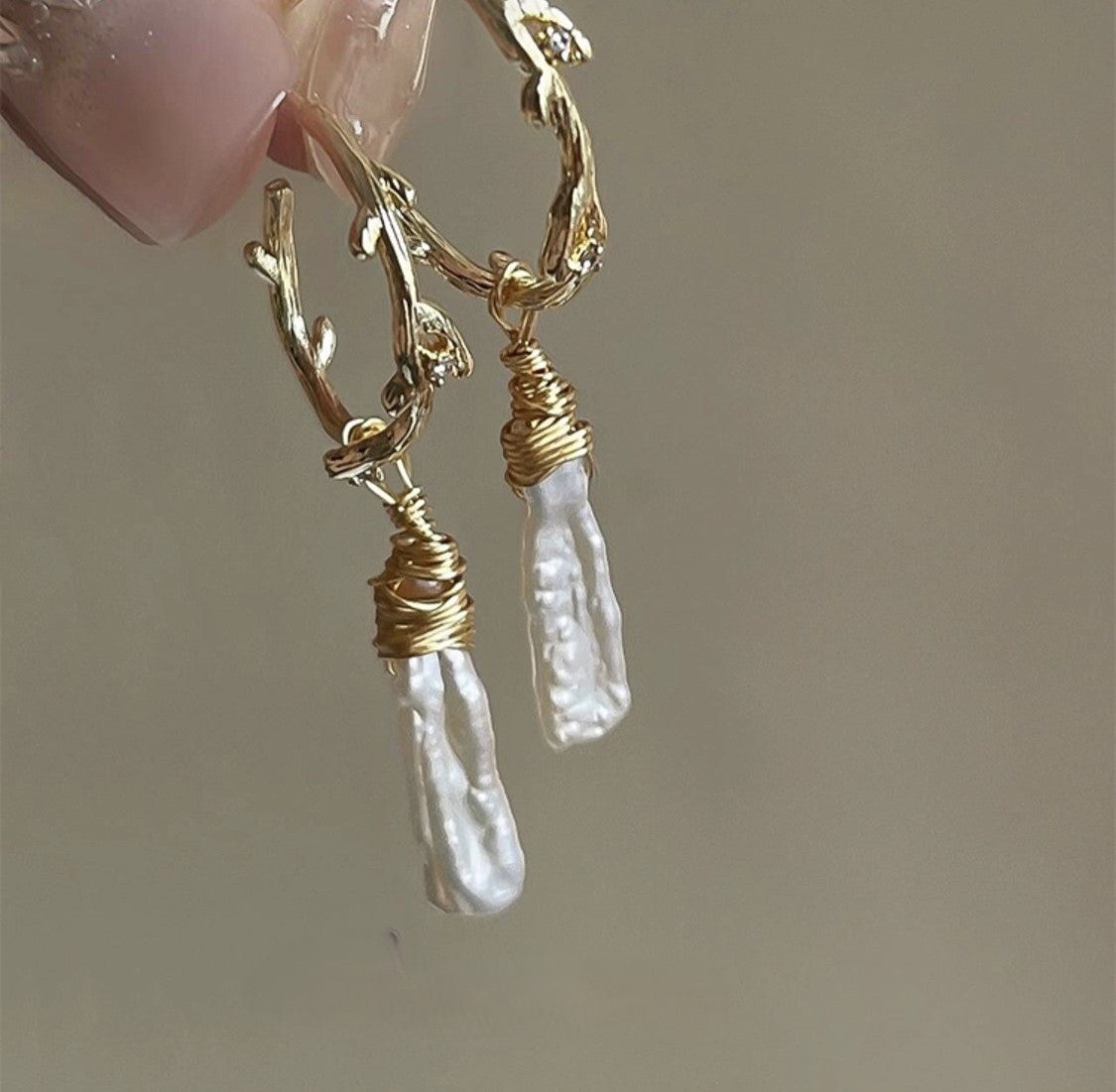 BOUCLE D'OREILLE PERLE QUI CHUCHOTE