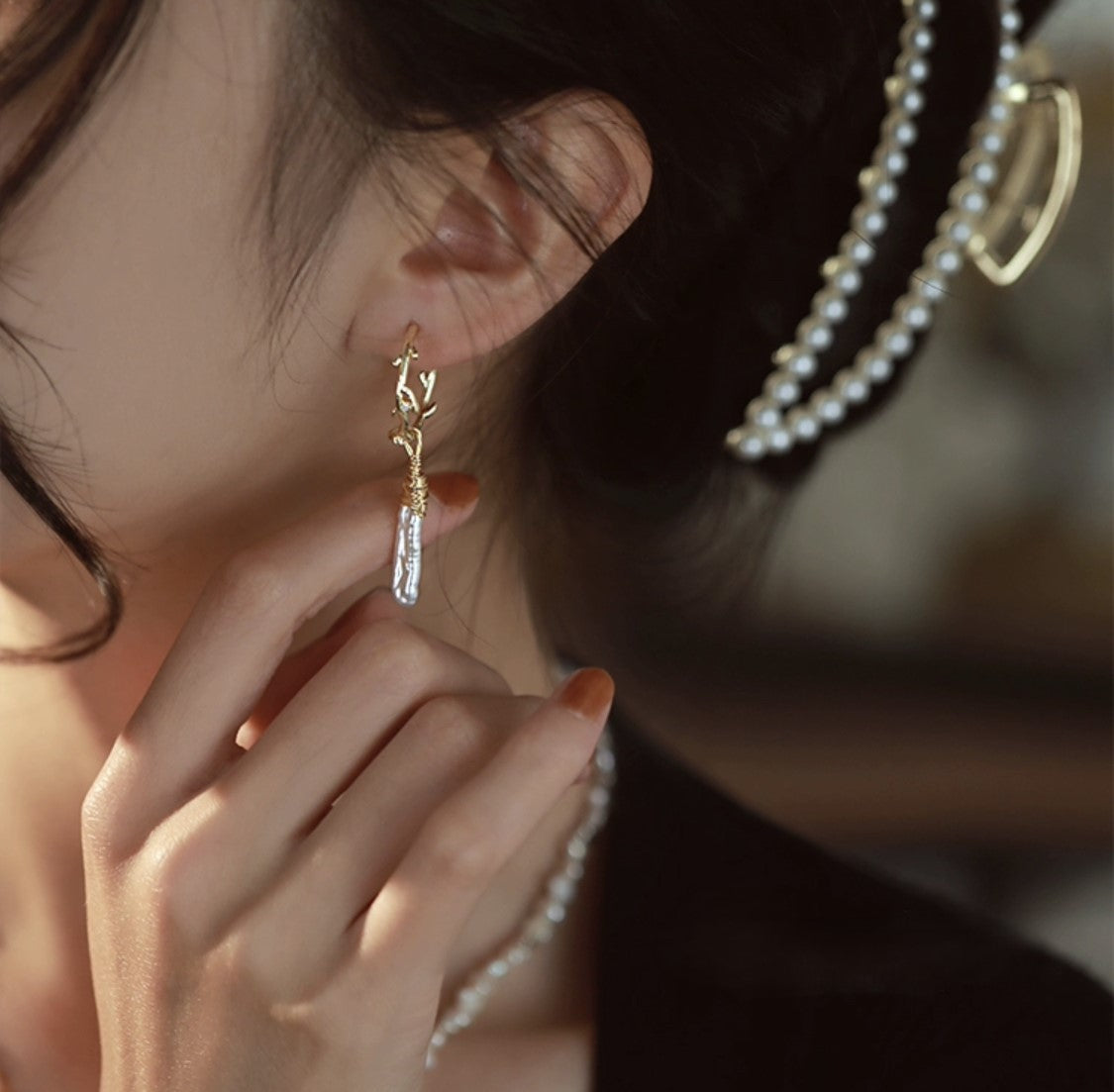 BOUCLE D'OREILLE PERLE QUI CHUCHOTE