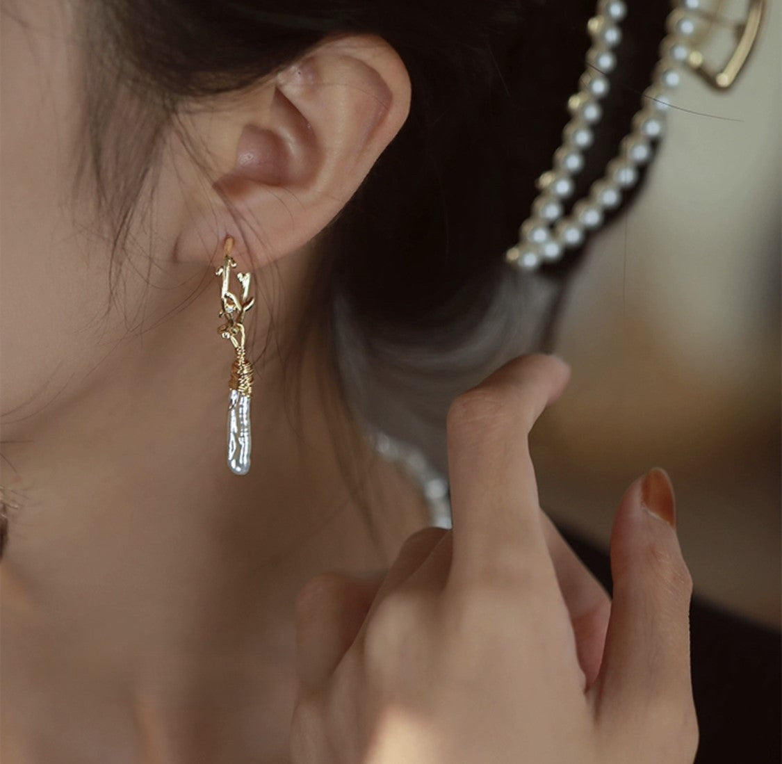 BOUCLE D'OREILLE PERLE QUI CHUCHOTE