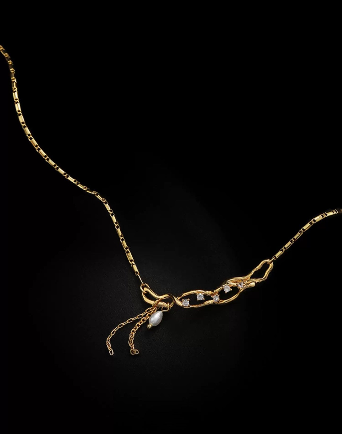Noir Radiance Necklace
