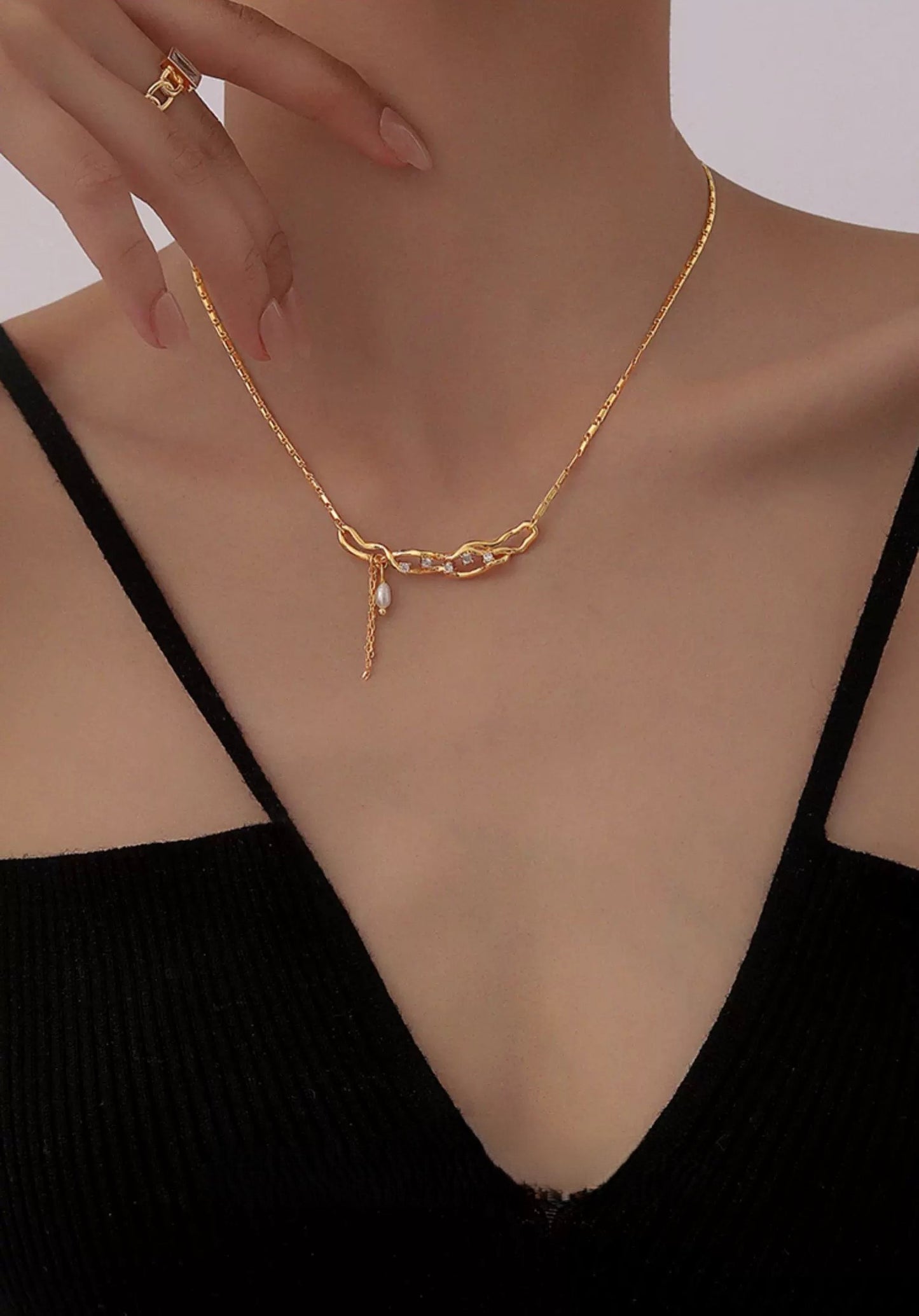 Noir Radiance Necklace