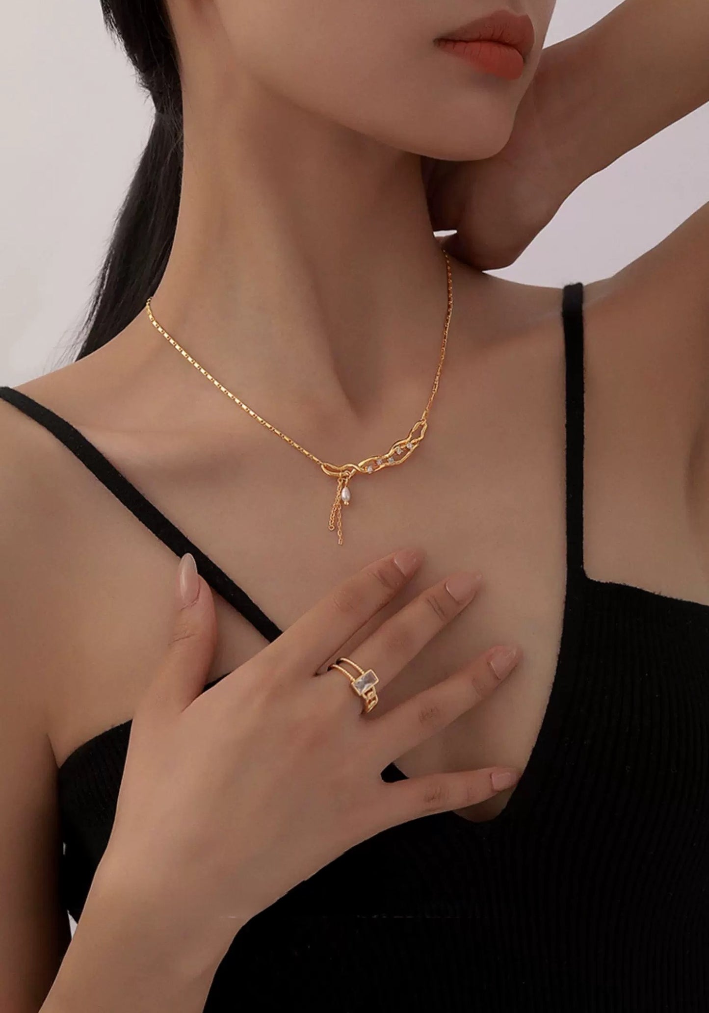 Noir Radiance Necklace