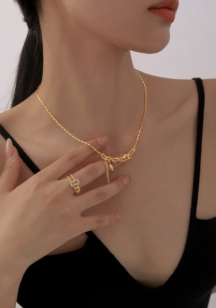 Noir Radiance Necklace