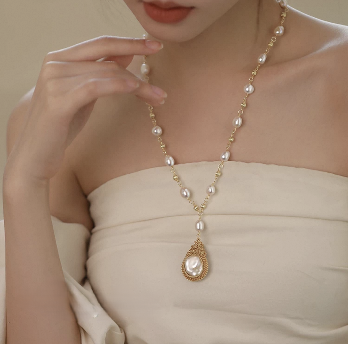 Serene Glow Necklace