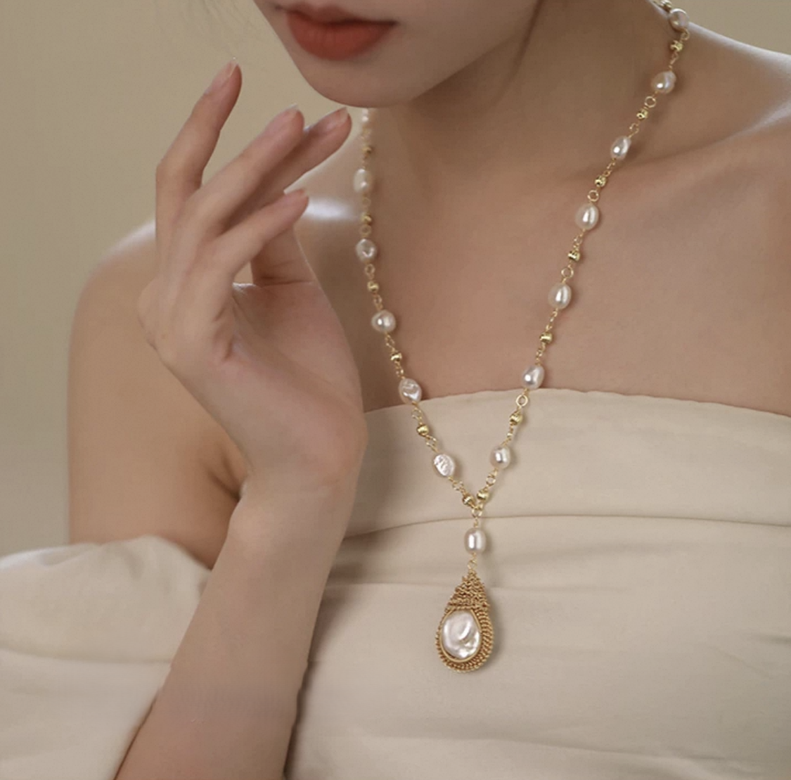 Serene Glow Necklace