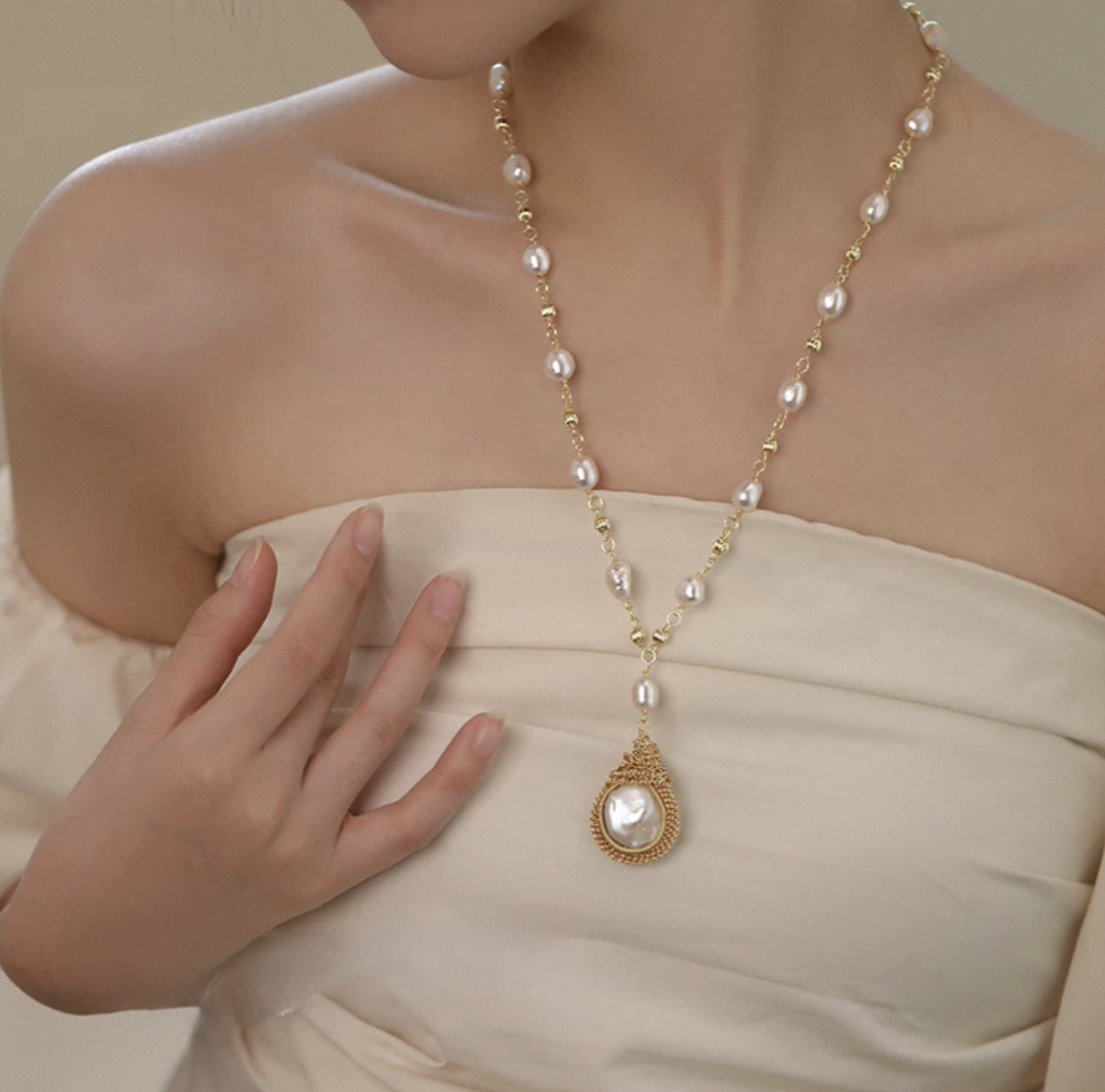 Serene Glow Necklace