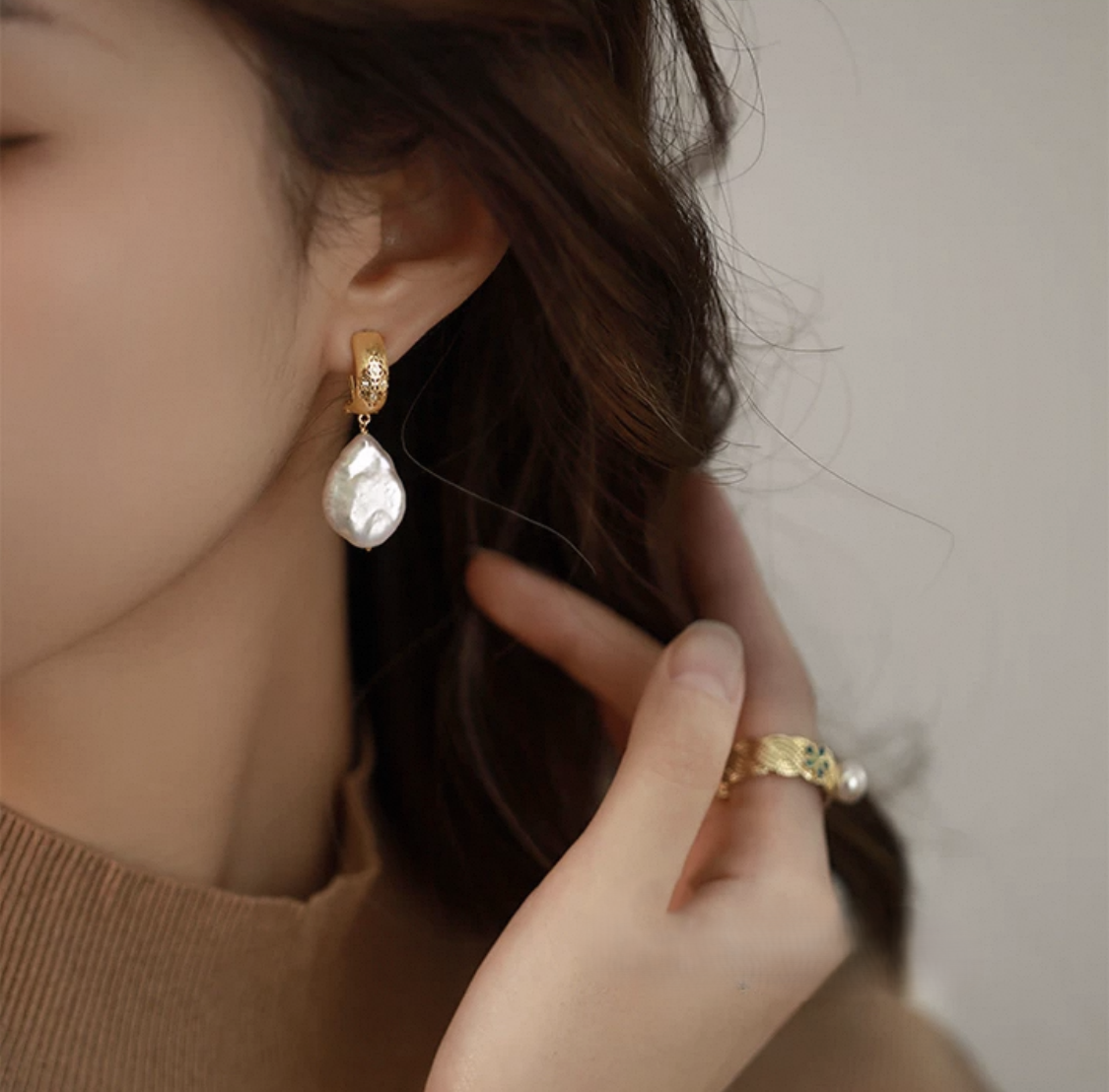 Pearl Poise Earrings