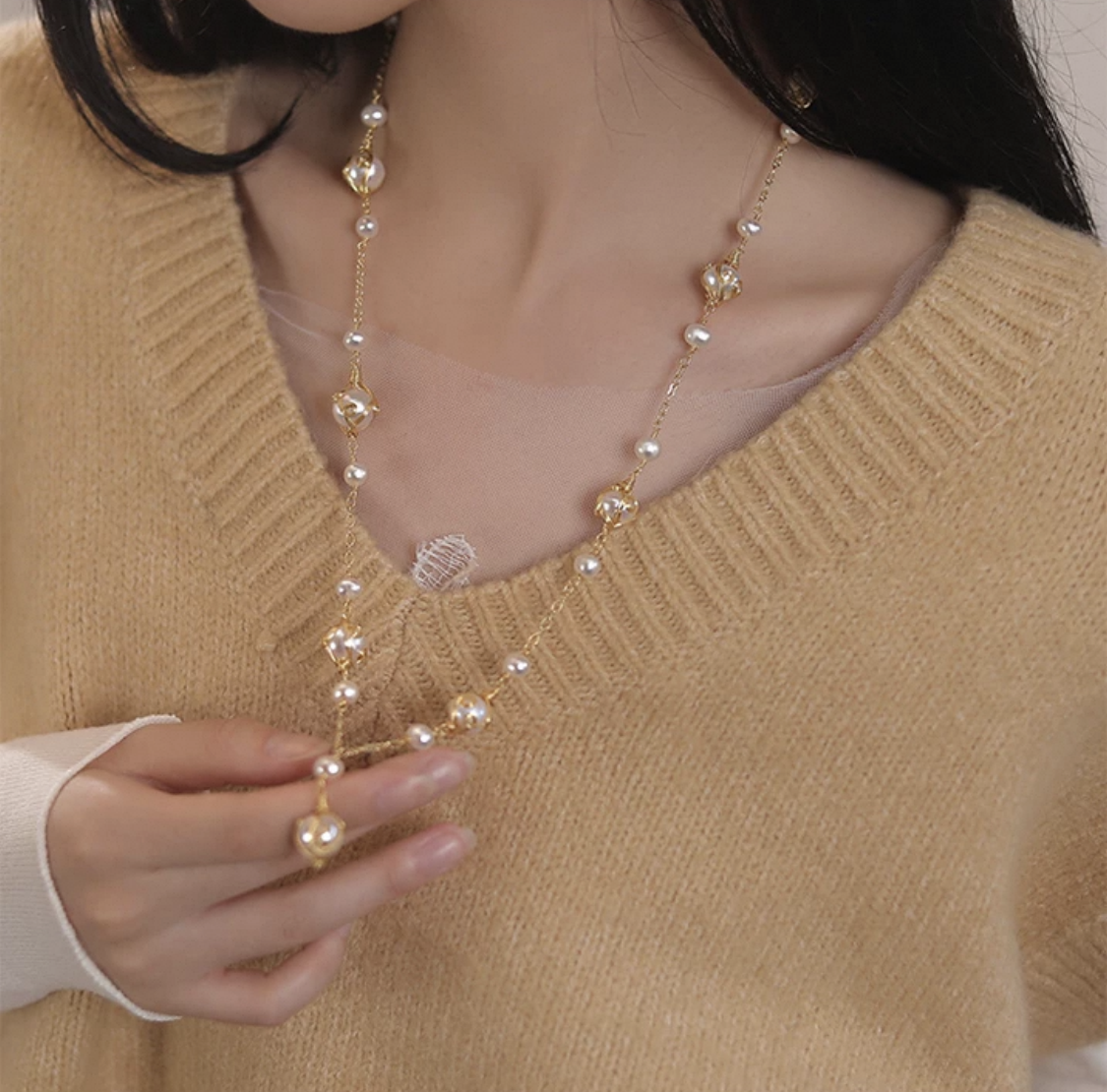 Pearl Silhouette Necklace