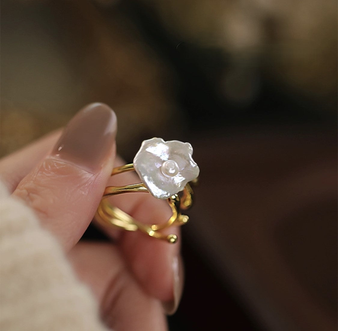 BAGUE ÉCLATANTE DE PERLES MAGNIFIQUES