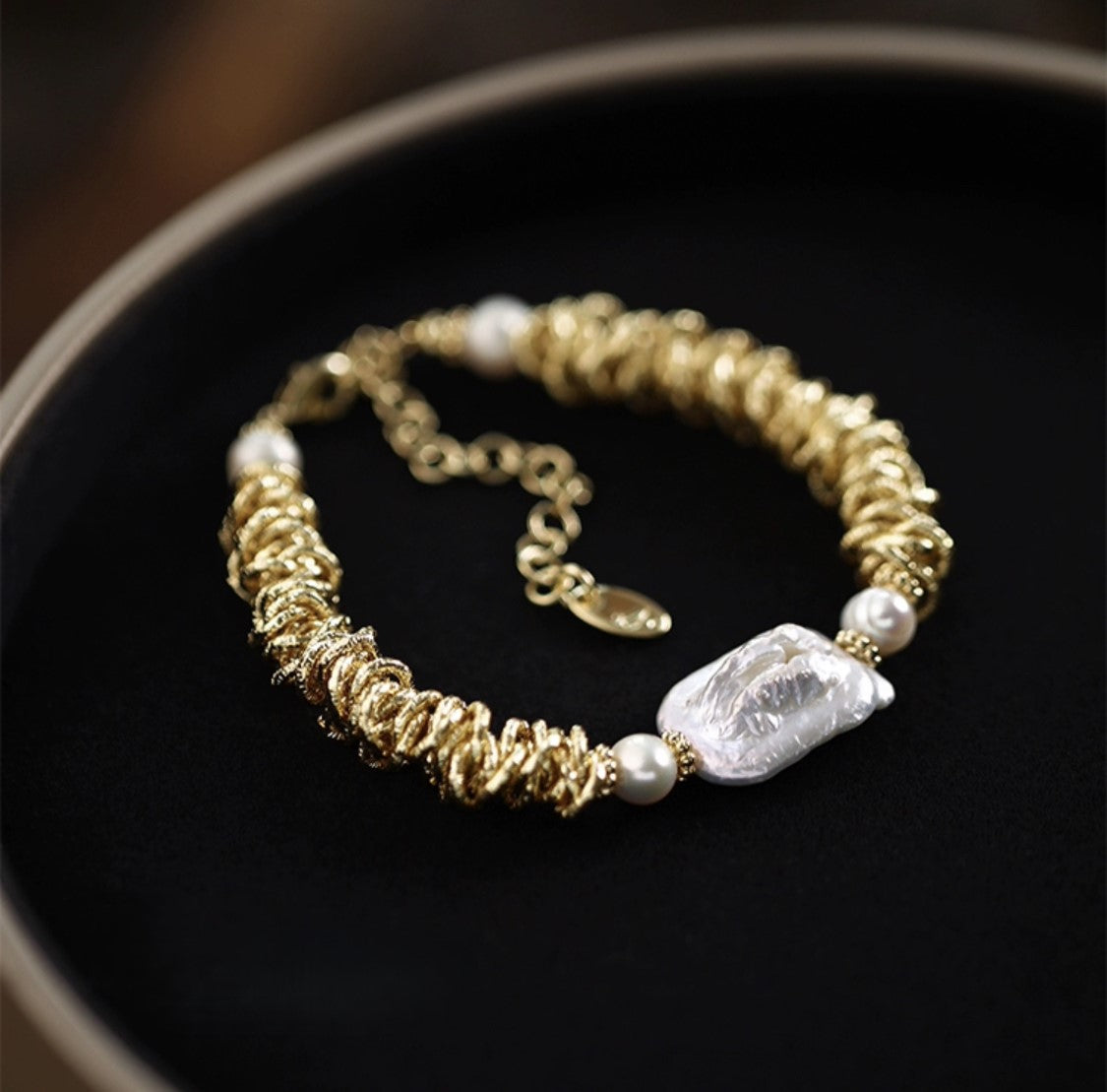 BRACELET FANTAISIE EN PERLES PRÉCIEUSES