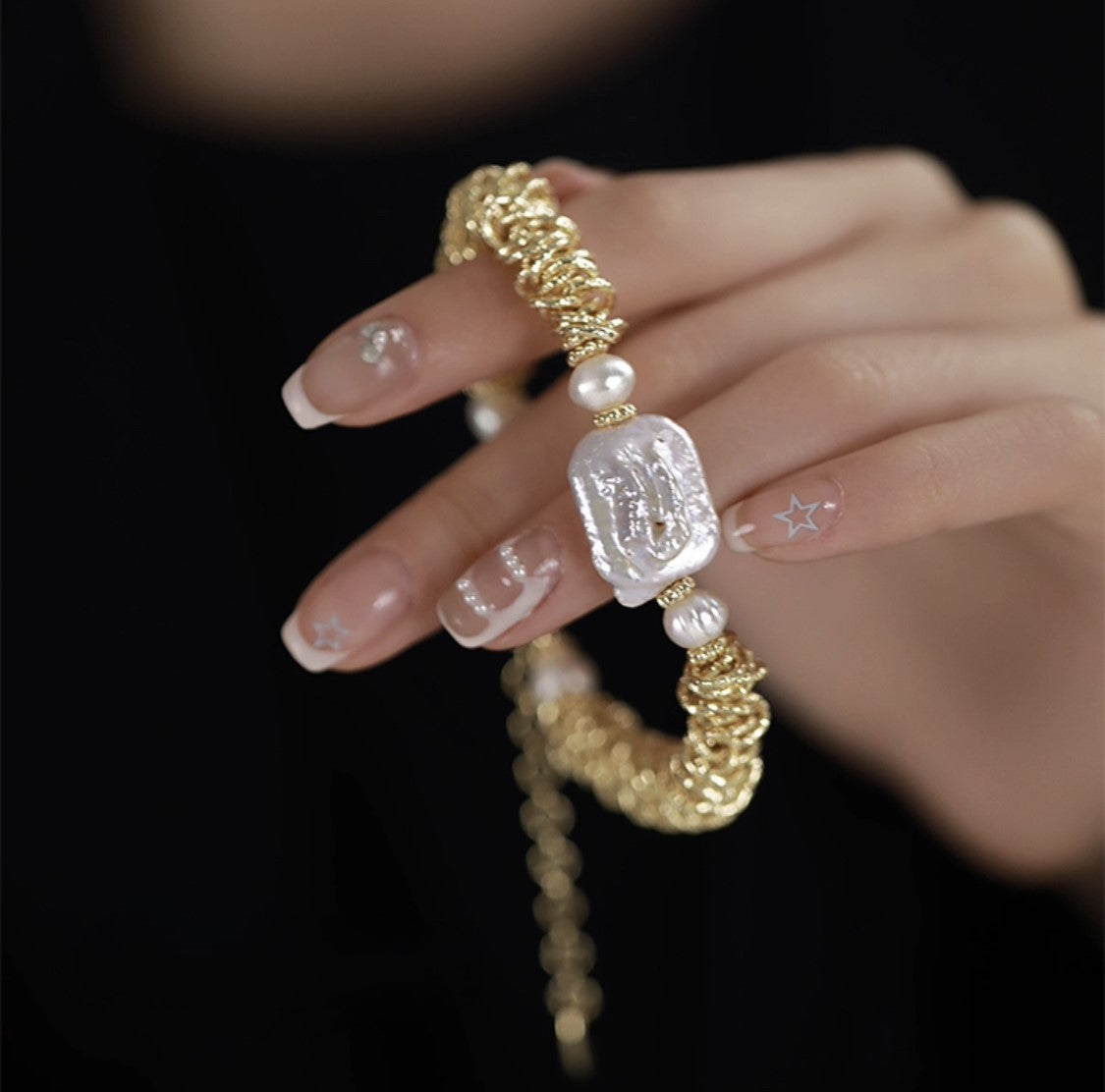 BRACELET FANTAISIE EN PERLES PRÉCIEUSES