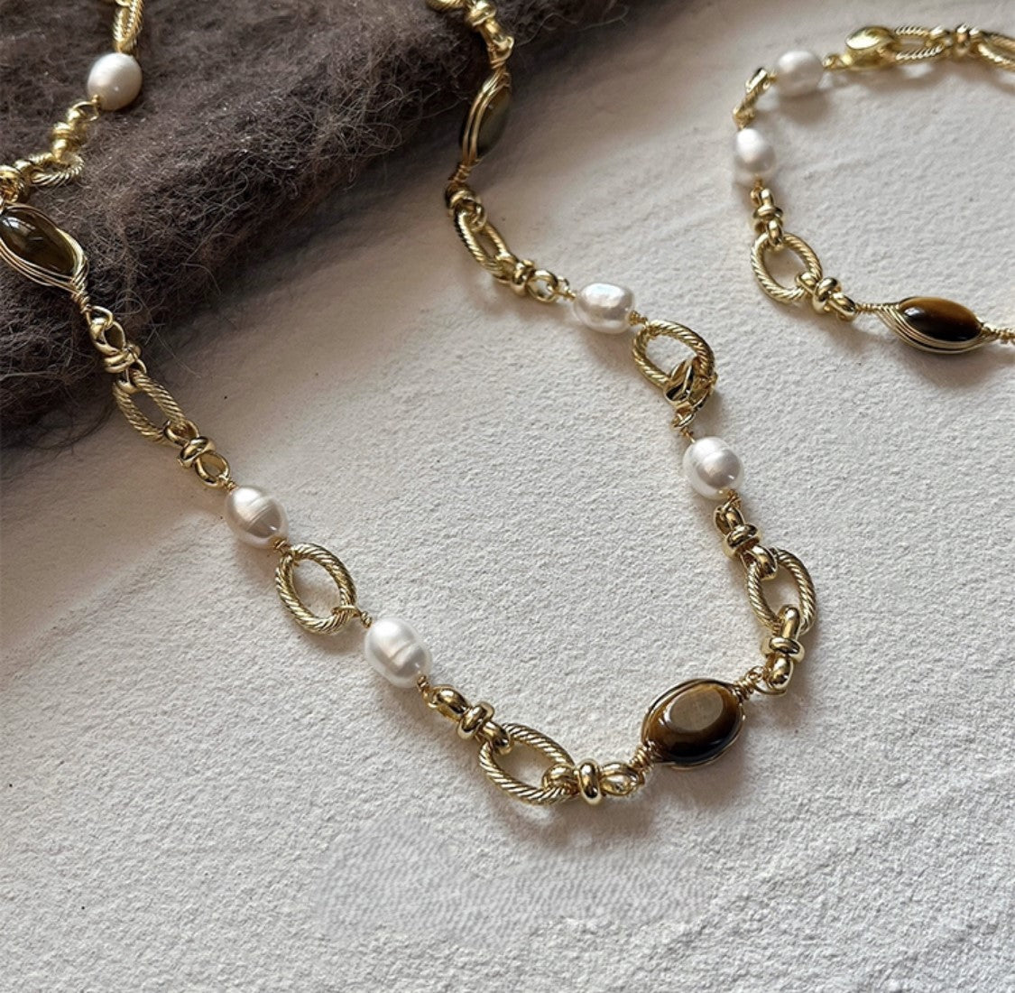 COLLIER DIVIN DE PERLES DORÉES