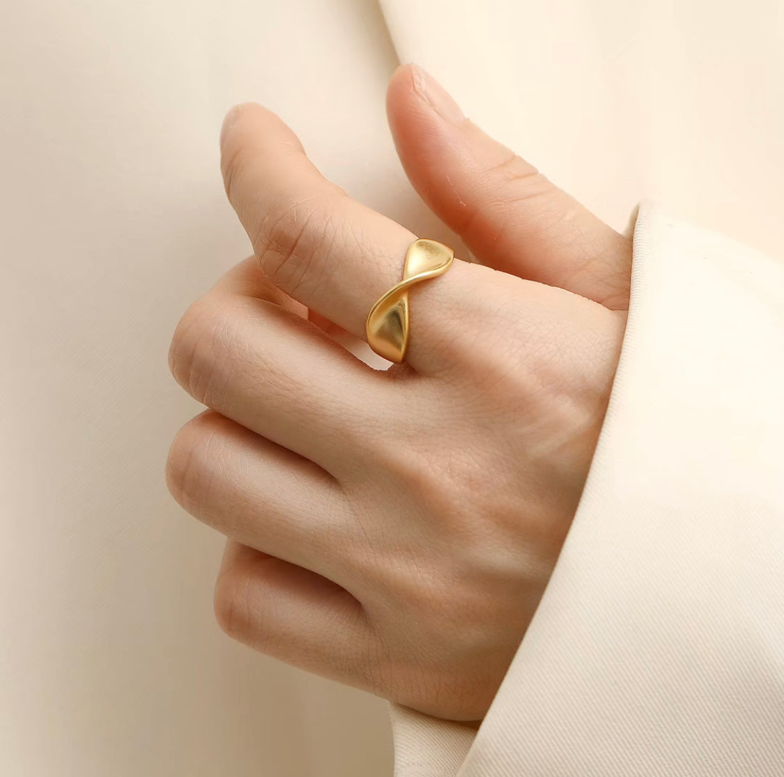 RoyalGleam Ring