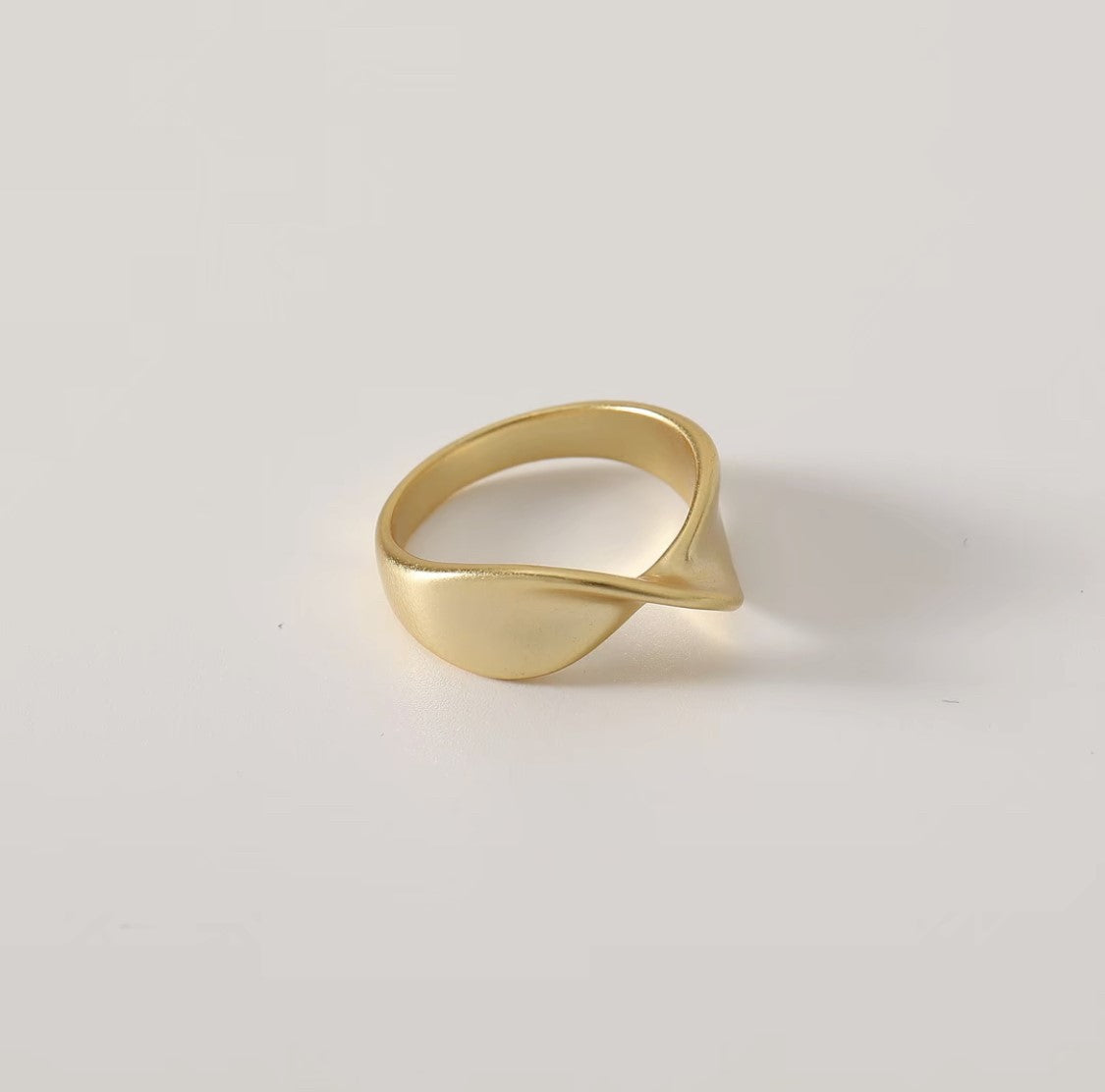 RoyalGleam Ring